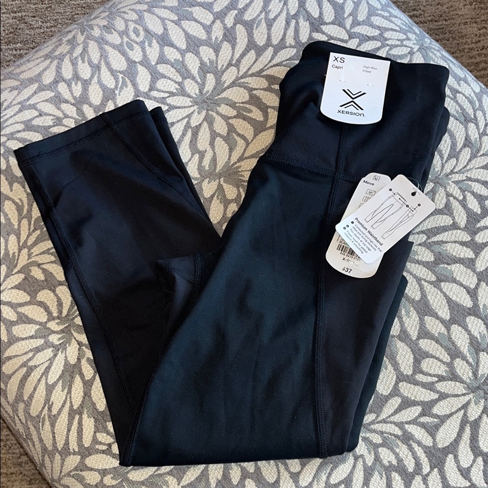 Xersion black XS Capri with pockets - Picture 1 of 4